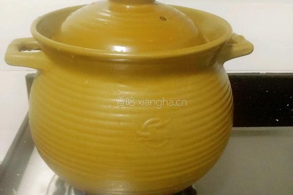 黑豆花生莲藕猪骨汤的做法图解5