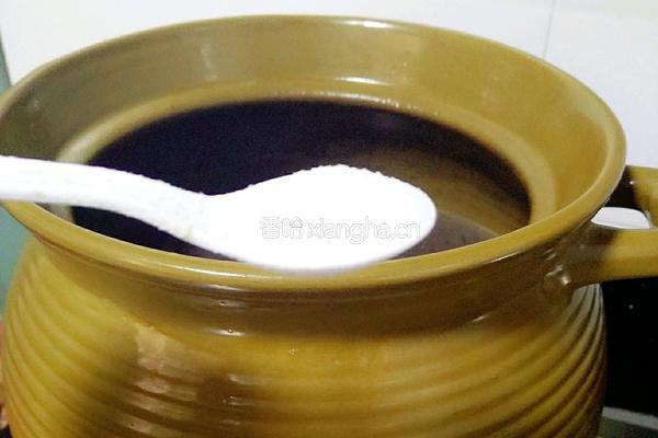 黑豆花生莲藕猪骨汤的做法图解6
