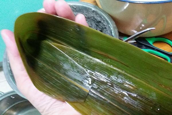 豆沙芝麻粽子的做法图解5