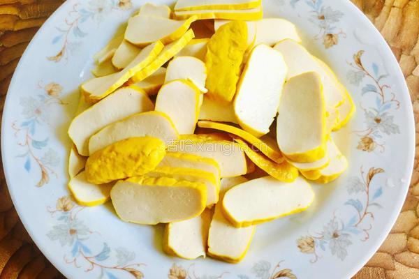 芹菜肉丝炒黄豆腐的做法图解2