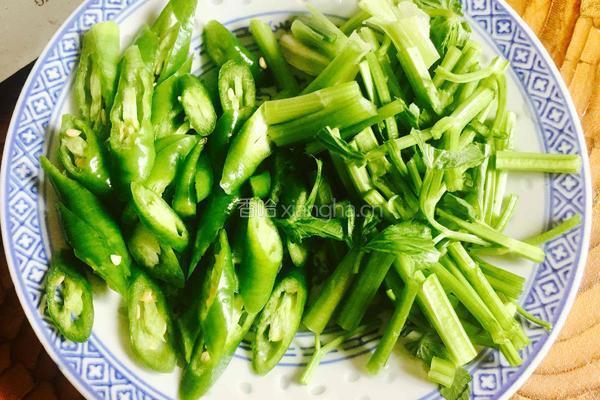芹菜肉丝炒黄豆腐的做法图解6