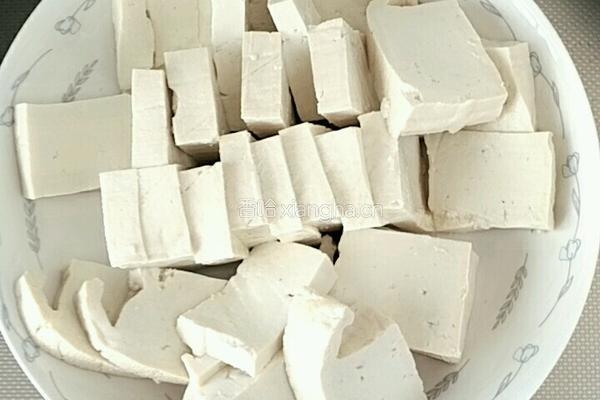 香菇火腿炖豆腐的做法图解2