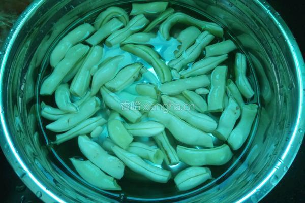 老屋私房菜 土豆炖芸豆的做法图解1