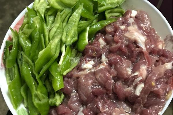椒炒肉丝的做法图解1