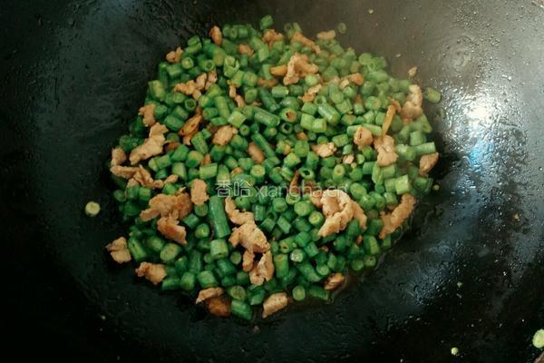 酸辣豆角肉丝面的做法图解3