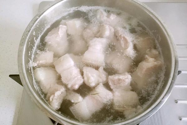 红烧肉焖蒜薹的做法图解4