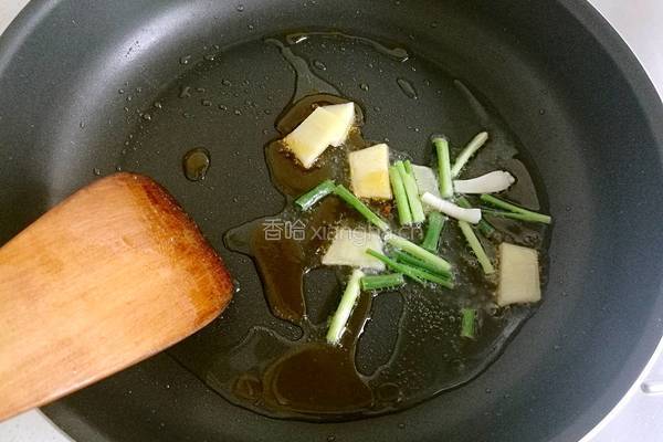 红烧肉焖蒜薹的做法图解9