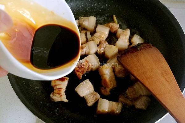 红烧肉焖蒜薹的做法图解11