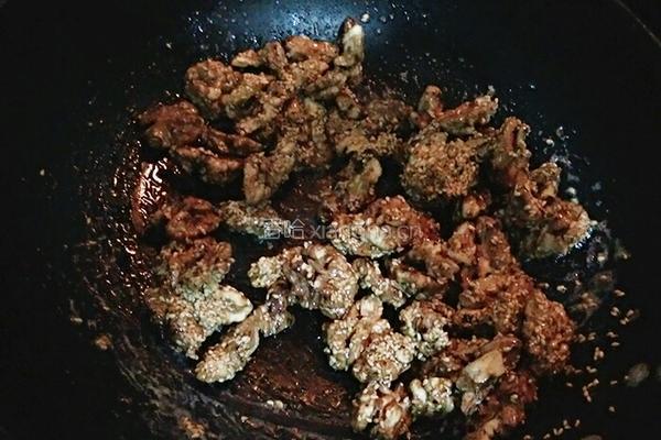 琥珀核桃仁的做法图解5