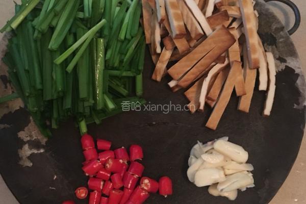 韭菜香干的做法图解2