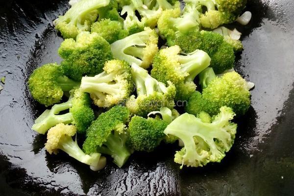蒜蓉西兰花的做法图解5