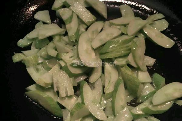 黄瓜火腿炒鸡蛋的做法图解5