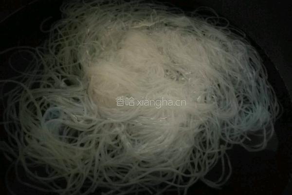 黄瓜粉丝拌海米的做法图解2