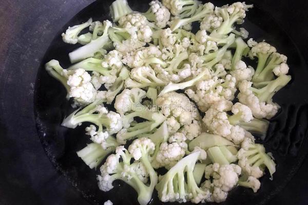 有机菜花炒肉片的做法图解3