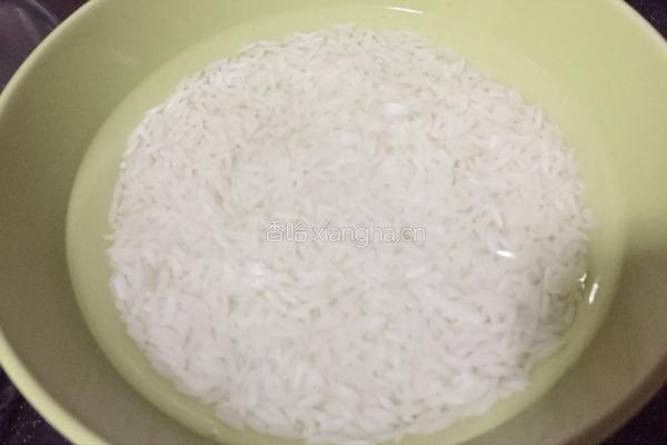 香菜瘦肉粥的做法图解1