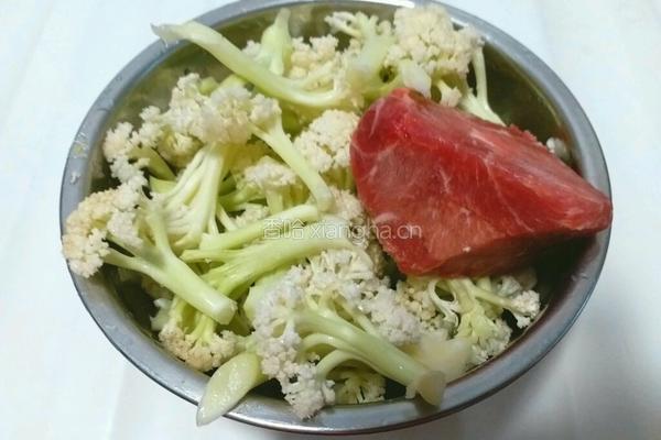 菜花炒肉的做法图解1