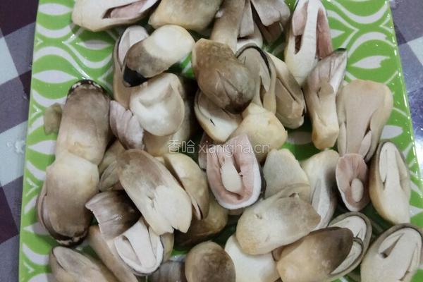 草菇牛肉的做法图解2