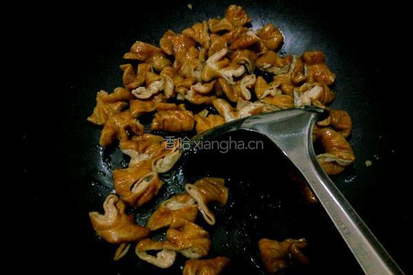 洋葱炒肥肠的做法图解4