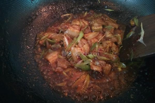 豆瓣酱炒五花肉的做法图解5