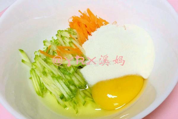 西葫芦鸡蛋薄饼的做法图解3