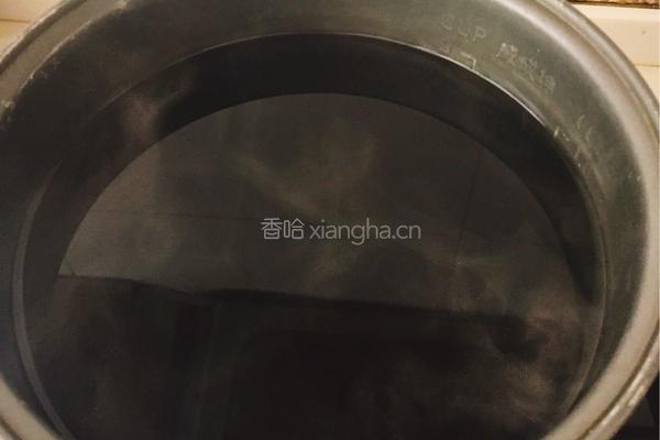 自制糖醋蒜的做法图解1