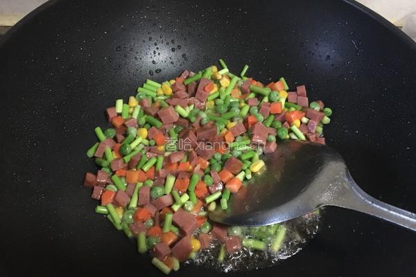 胖胖的香香炒饭的做法图解2
