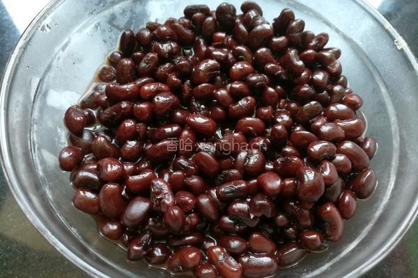 红豆蜜饯西米粽的做法图解2