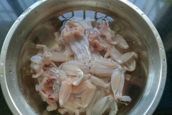 青毛豆炒田鸡的做法图解1