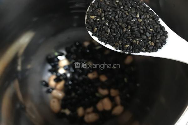 芝麻黑豆浆的做法图解3