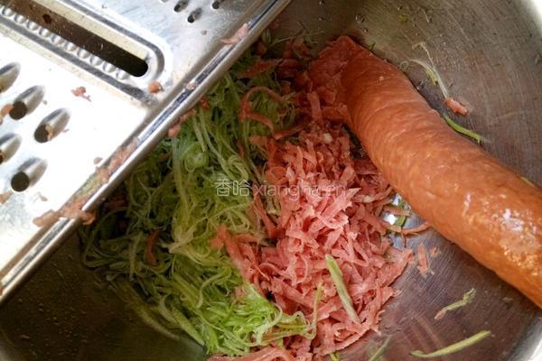 西葫芦肉肠锅塌子的做法图解2