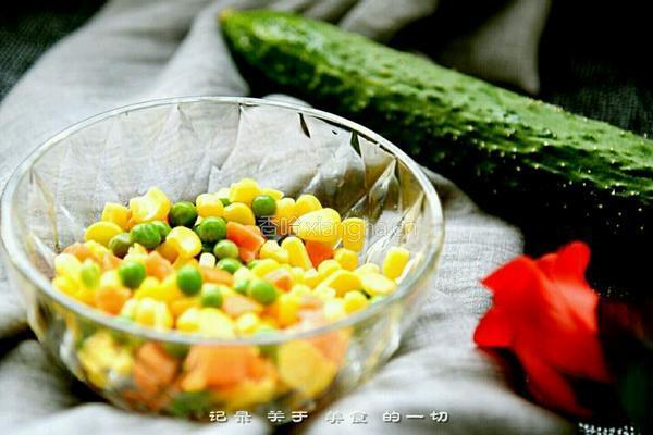 黄瓜蔬菜沙拉卷的做法图解1