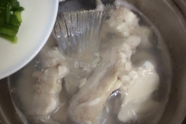 鱼骨汤的做法图解4