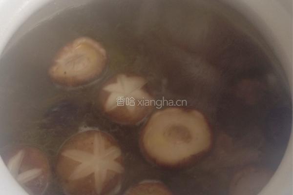 香菇红枣母鸡汤的做法图解6