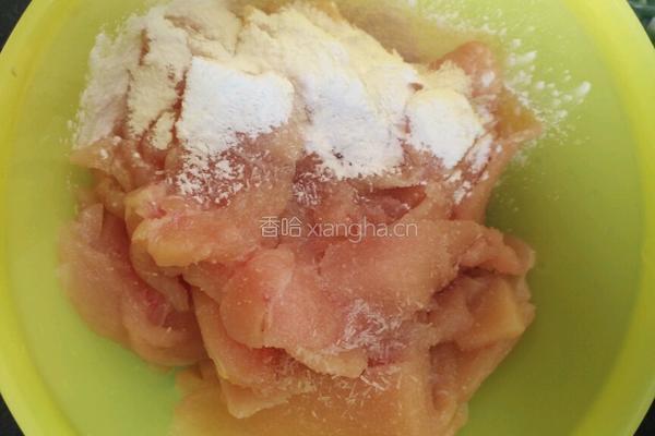 滑溜鸡肉片的做法图解1