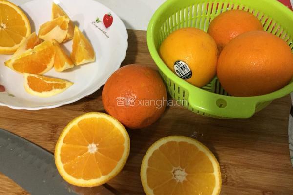 鲜榨橙汁的做法图解1