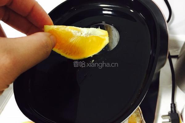 鲜榨橙汁的做法图解3