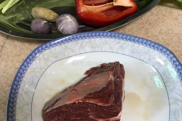 芹菜碎牛肉的做法图解1