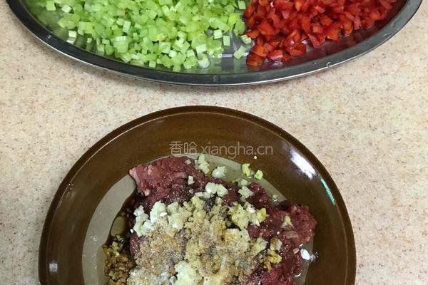 芹菜碎牛肉的做法图解2