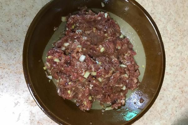 芹菜碎牛肉的做法图解3