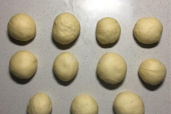豆沙面包的做法图解7