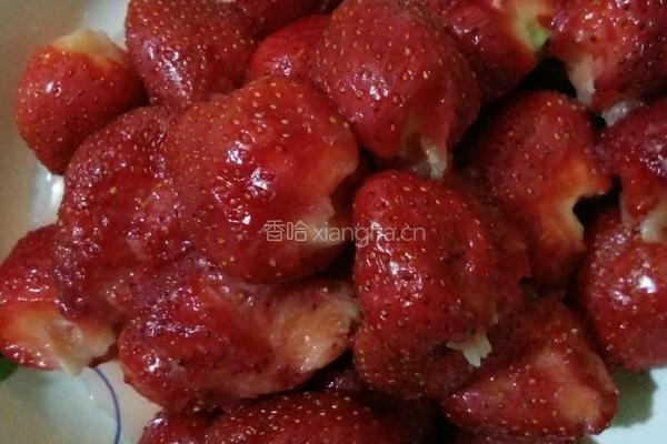 草莓果酱的做法图解1
