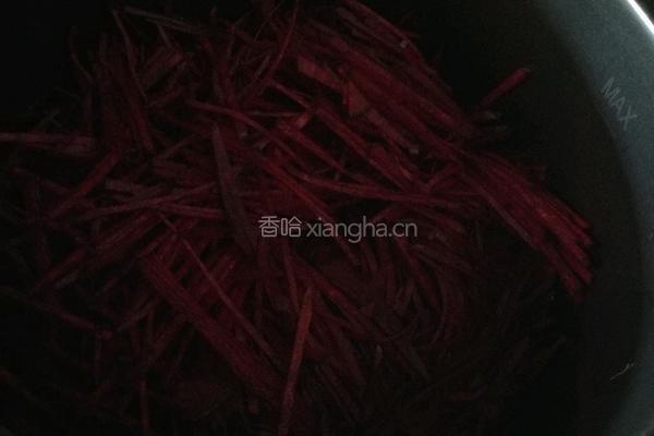 肉丝甜菜头拌面的做法图解2