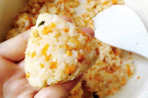 海苔肉松饭团的做法图解4