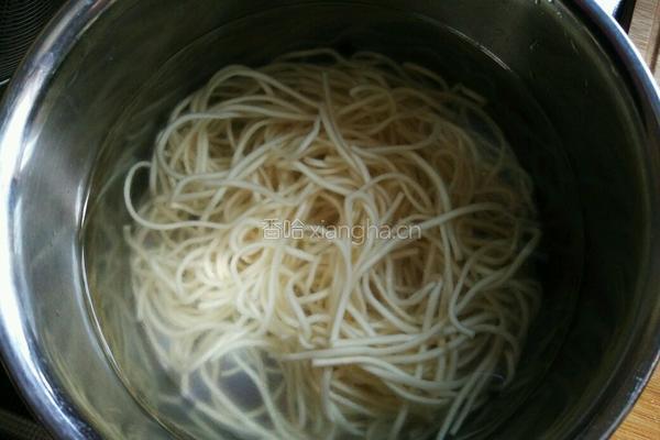 培根炒面的做法图解4