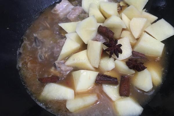 土豆烧排骨的做法图解5