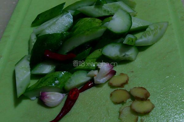 腊肠炒青瓜的做法图解4
