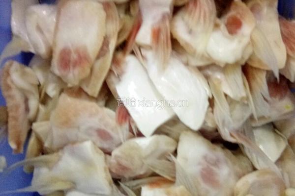 剁椒蒸鱼鳍的做法图解1