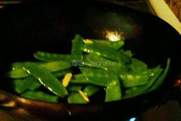 养生小炒杏香荷兰豆的做法图解3