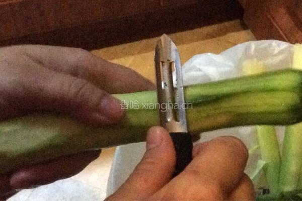 丝瓜炒毛豆的做法图解2