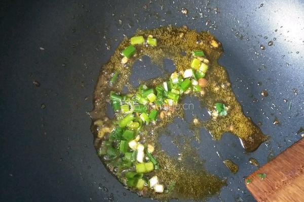 青椒炒酥肉的做法图解2